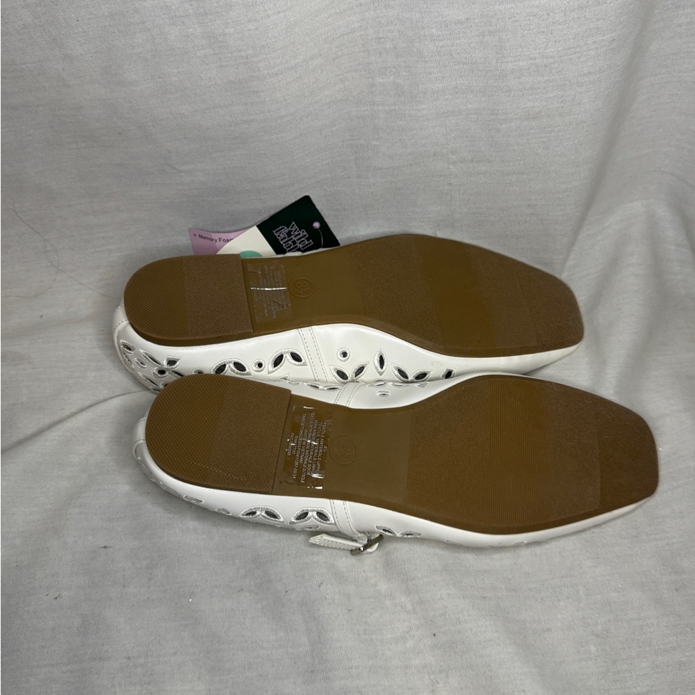 Target White Floral Cutout Flats - Picture 4 of 4